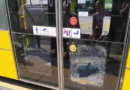 Kobieta zdewastowała drzwi tramwaju